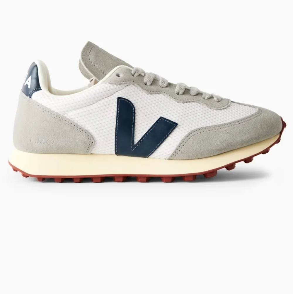 Veja Rio Bronco Retro Grey & White Runner